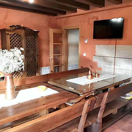 Comfortable House In Quintanilla Prázdninový dům *